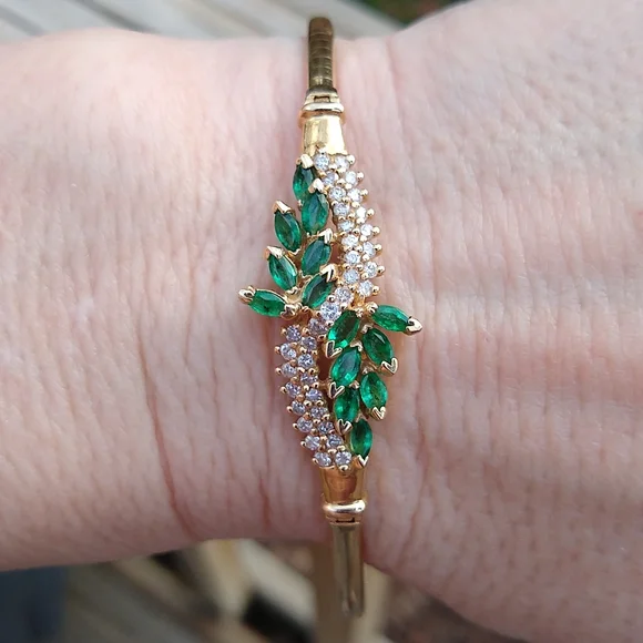 Emerald and diamond Omega bracelet, 14k yellow gold - Picture 1 of 13